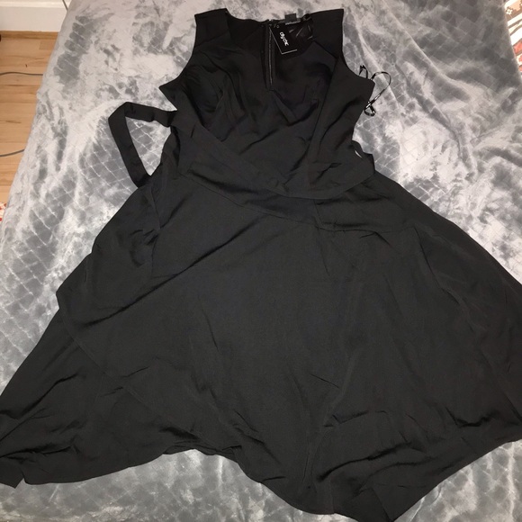 City Chic Flirty V-Neck LBD Dress 16 1X NWT - Picture 1 of 4